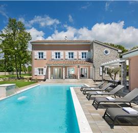 5 bedroom villa with pool near Pula, sleeps 10-12